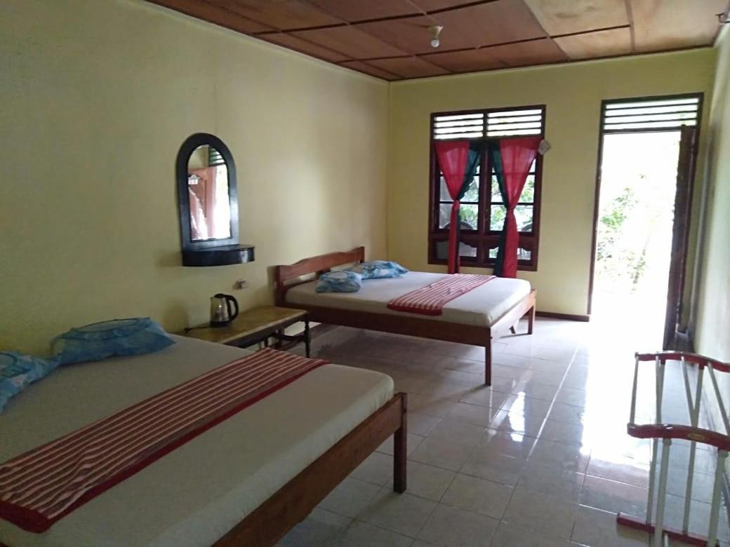 Sibayak Guesthouse Tuk Tuk Exterior photo