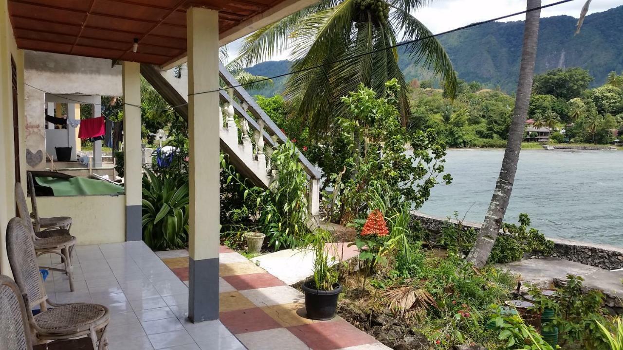 Sibayak Guesthouse Tuk Tuk Exterior photo